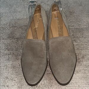 Crown Vintage "SAMALI" Beige Suede Loafers Size 10M